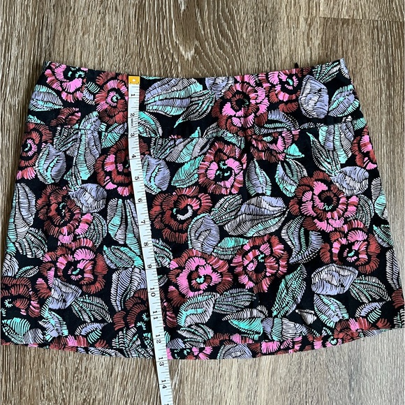 Lux size 2 mini skirt - Picture 4 of 4